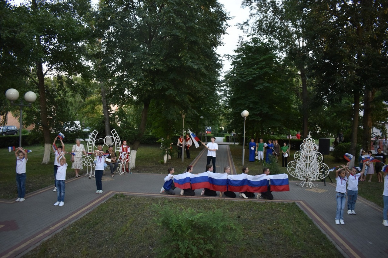 В среду, 12 июня, в городском сквере прошёл праздничный концерт, посвящённый Дню России..